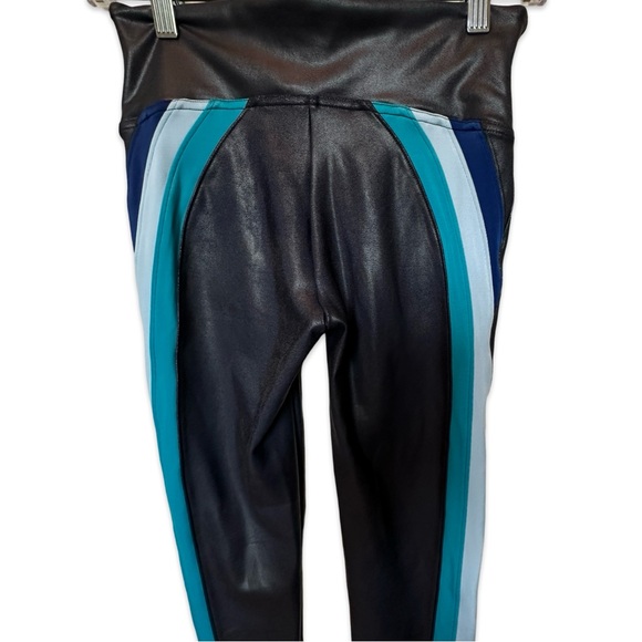 Spanx Faux Leather Navy Blue Stripe 7/8 Length Leggings Size Small Pants - Picture 9 of 10